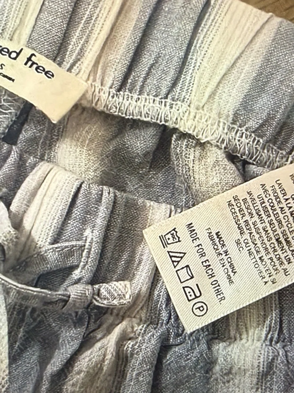 Aritzia Light Blue and White Linen Pants Size Small